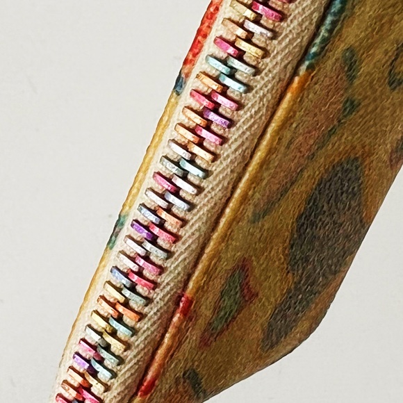 Dooney & Bourke Small Colorful Hearts 💙❤️💙 Rainbow Zipper Keychain Wallet - Picture 4 of 6